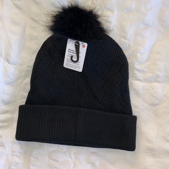 lululemon athletica Accessories - Lululemon chevron knit Pom beanie